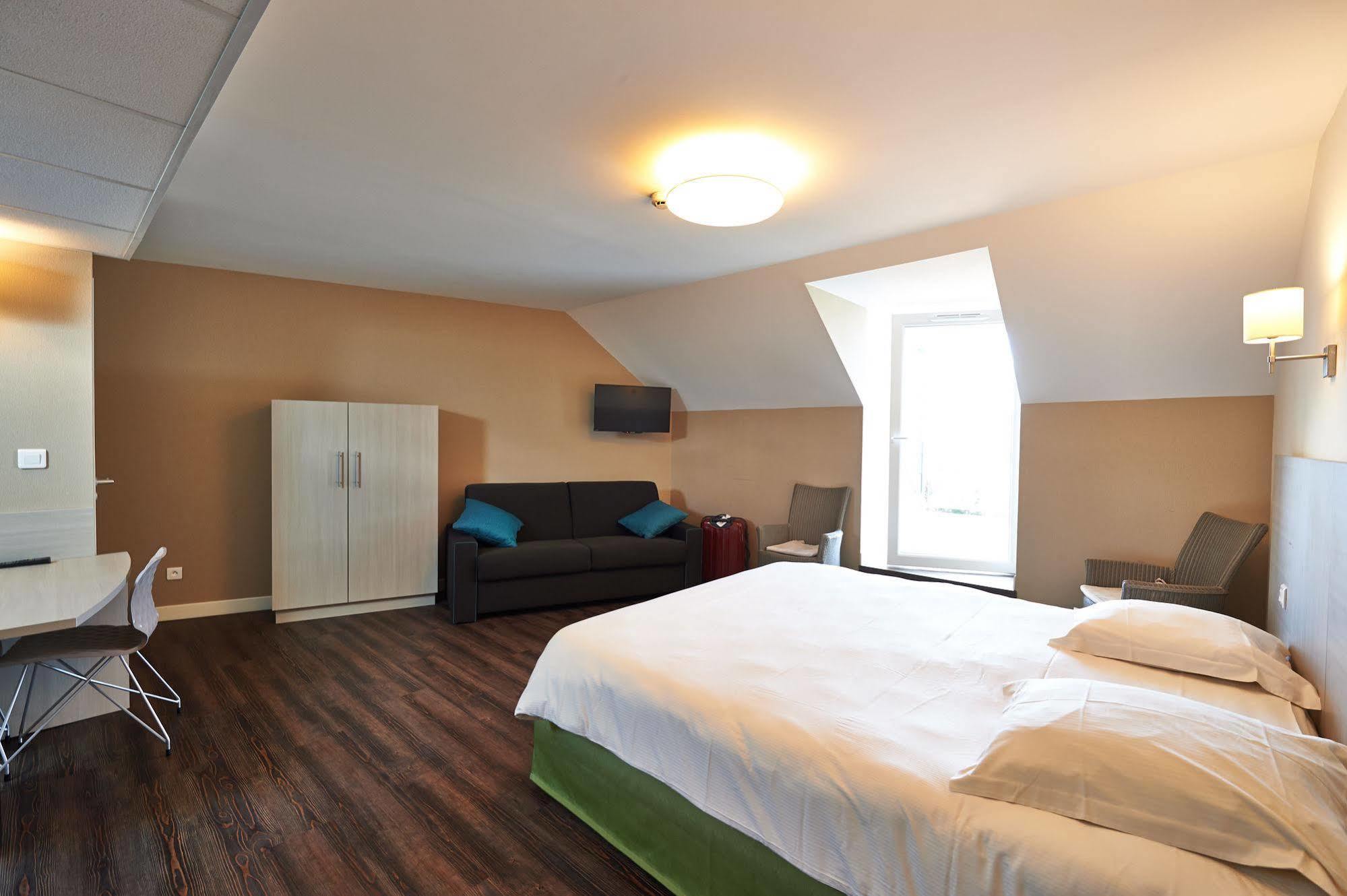 Park Hotel & Appartements Cholet Eksteriør bilde