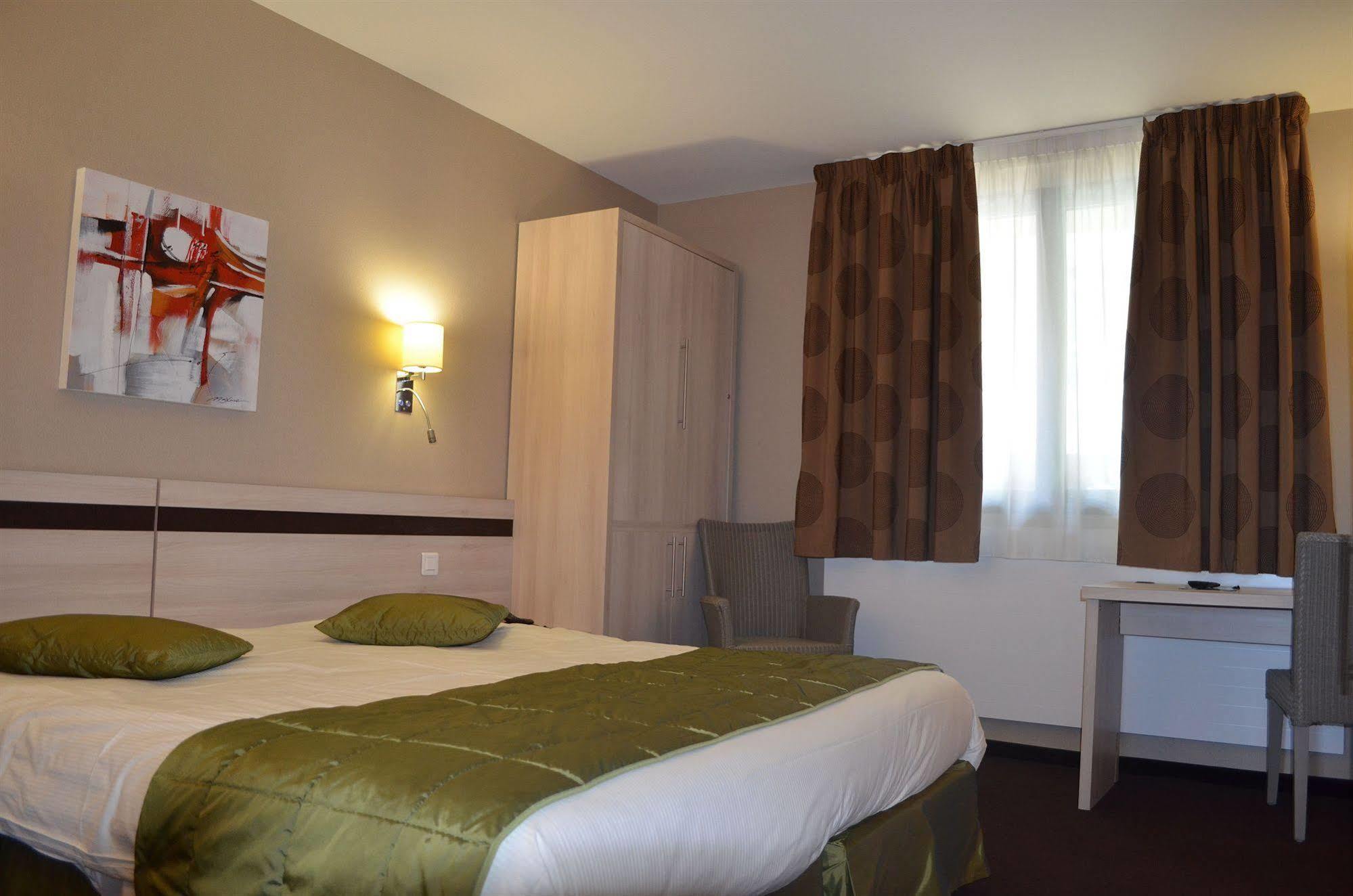 Park Hotel & Appartements Cholet Eksteriør bilde