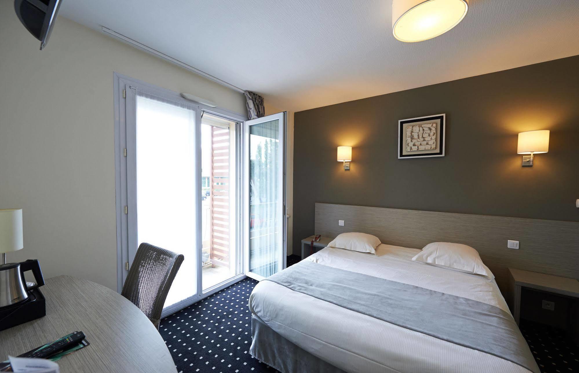 Park Hotel & Appartements Cholet Eksteriør bilde