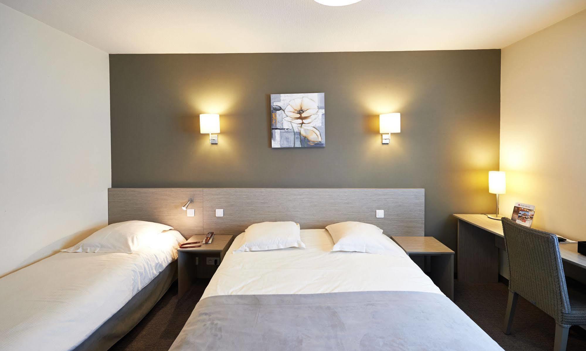 Park Hotel & Appartements Cholet Eksteriør bilde